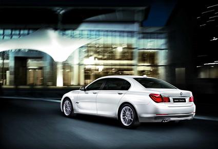Line of Excellence تنضمّ إلى طراز 730Li من BMW